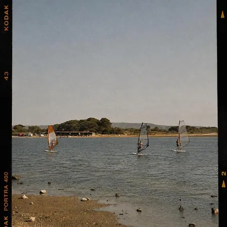 190 - Piscine, Mer, Petanque, Cigales